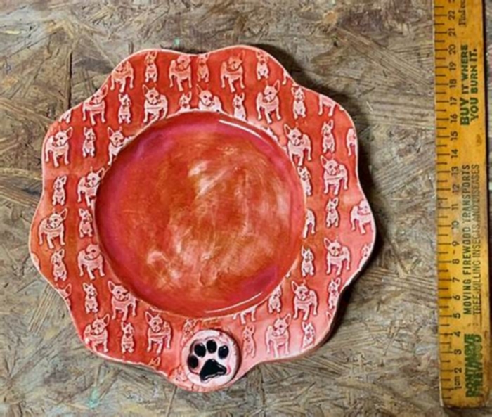 Paw Printed Plates Serving Up Organic Delights for Dogs